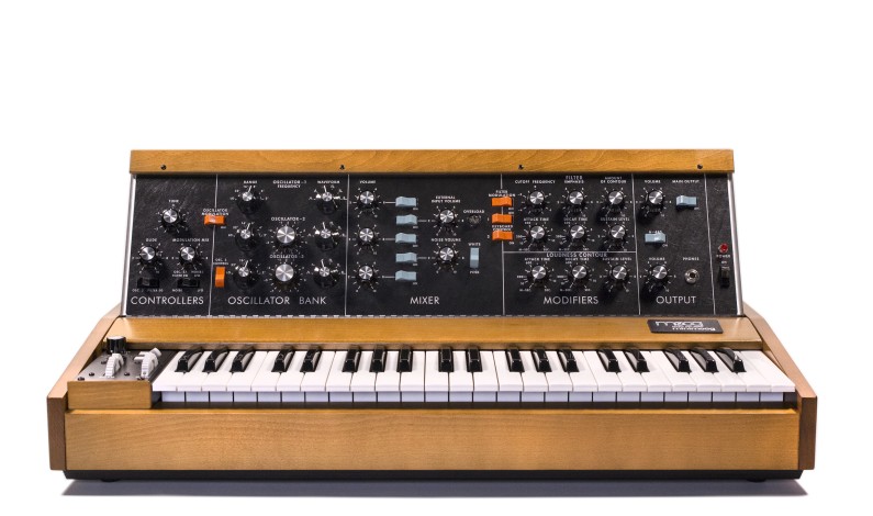 Moog Music Resumes Production Of The World’s First Portable Synthesizer‏